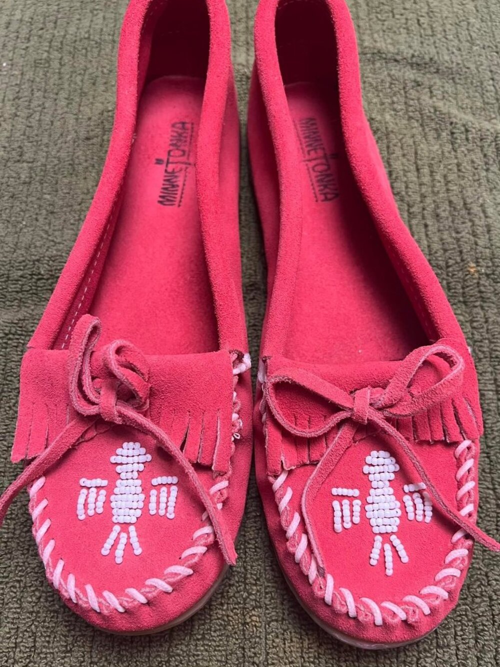 Minnetonka Leather Moccasins Coral Thunderbird beaded size 10M